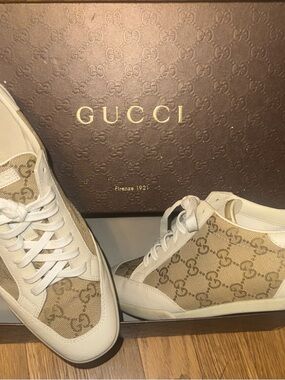 Gucci Ace GG Supreme Sneakers (size 7)